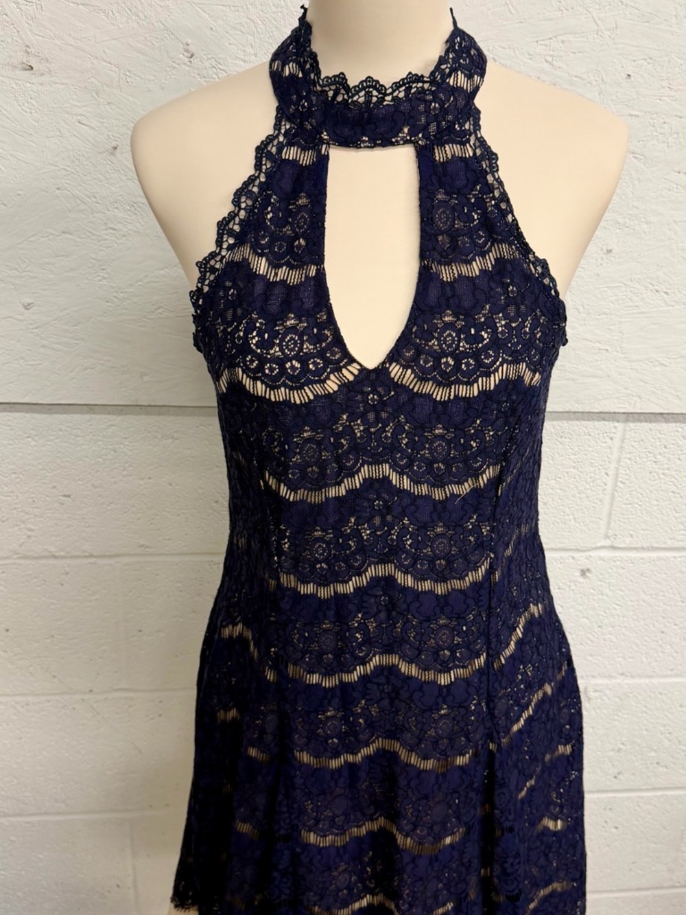 Francesca’s Lace Navy Halter Keyhole Women’s Dress
